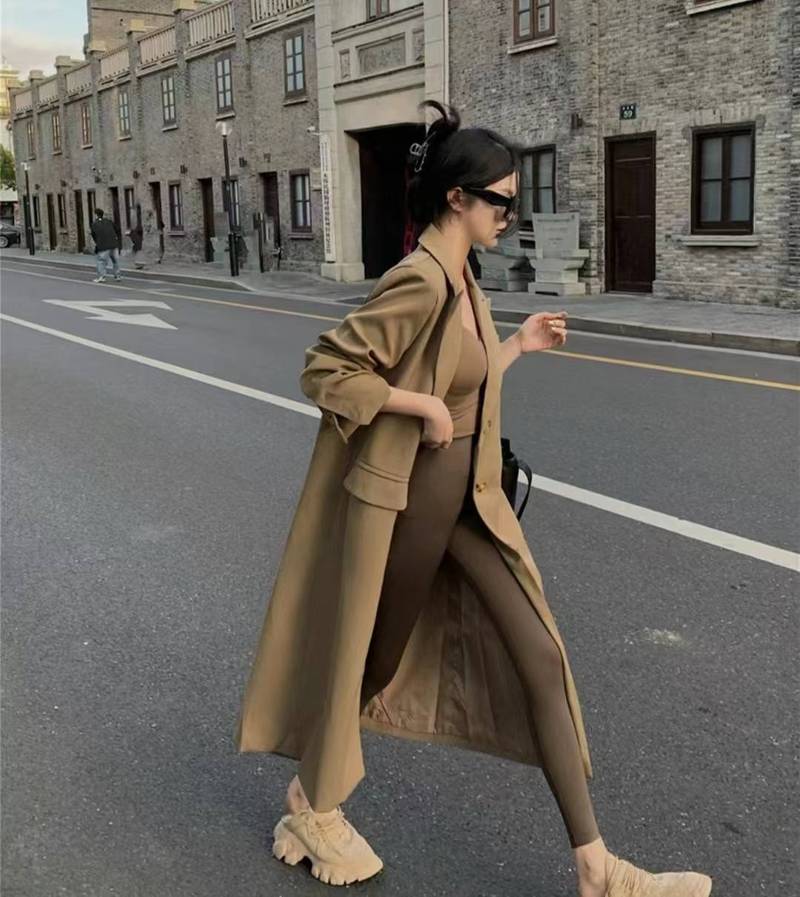 日常出行搭配大衣的瑜伽服穿搭