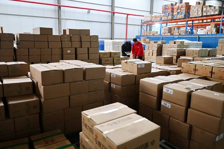传统批量生产车间在制品堆积实拍