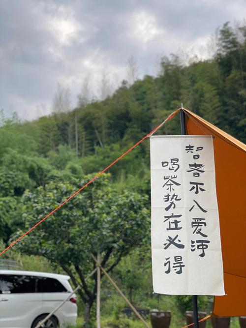 法院门口露天便民茶摊