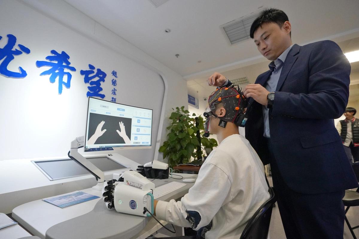 青少年脑机接口技术体验活动现场