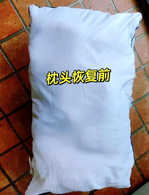 结块变形的羽绒枕芯