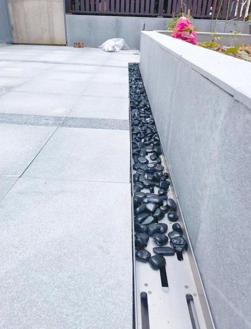 庭院排水暗沟与透水砾石施工细节图