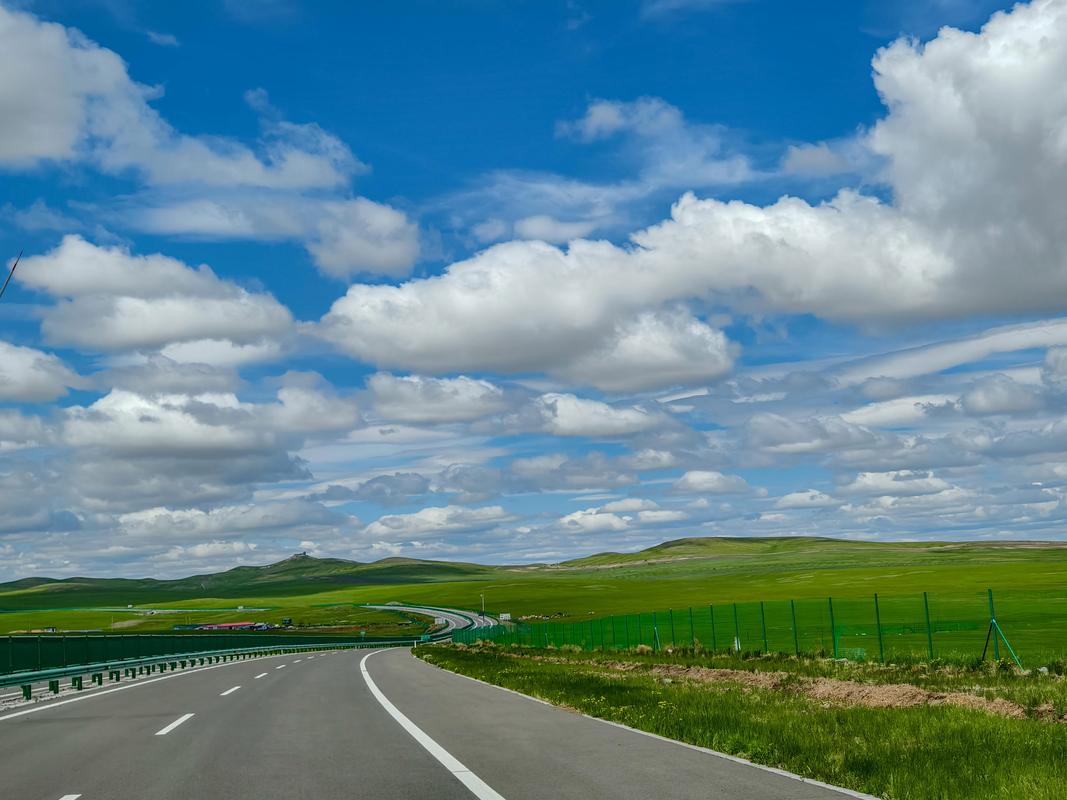 呼伦贝尔大草原边防公路沿途草原风光