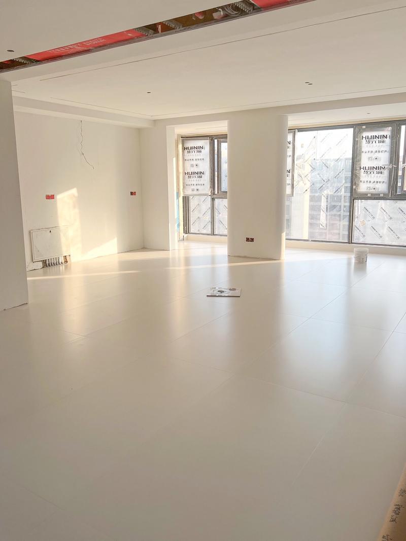 全屋通铺柔光地砖无门槛石实景