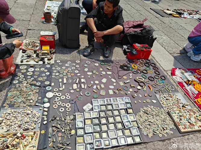 绍兴旧货市场铜器摊位