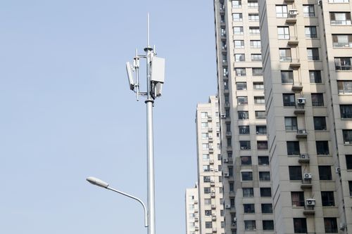 城市5G基站天线安装在路灯杆上近景实拍
