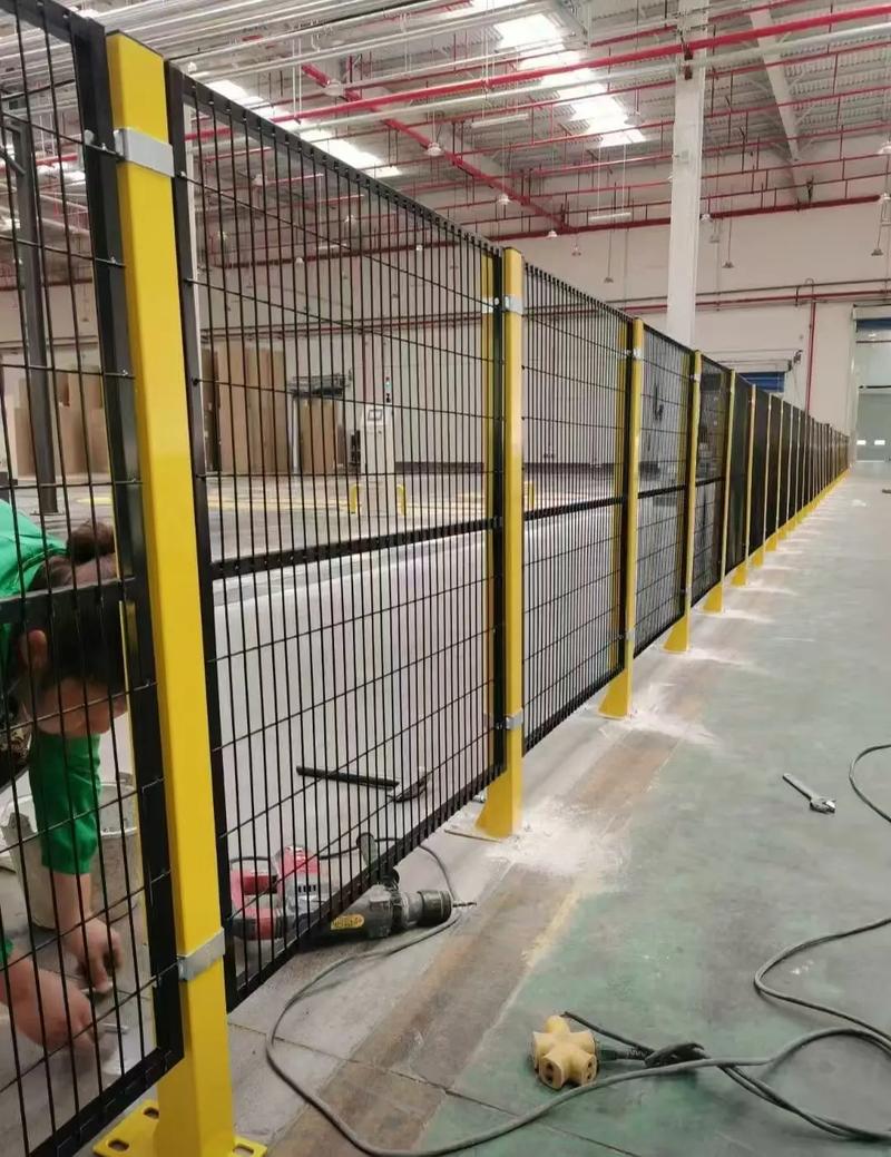 工厂安全防护围栏与联锁装置