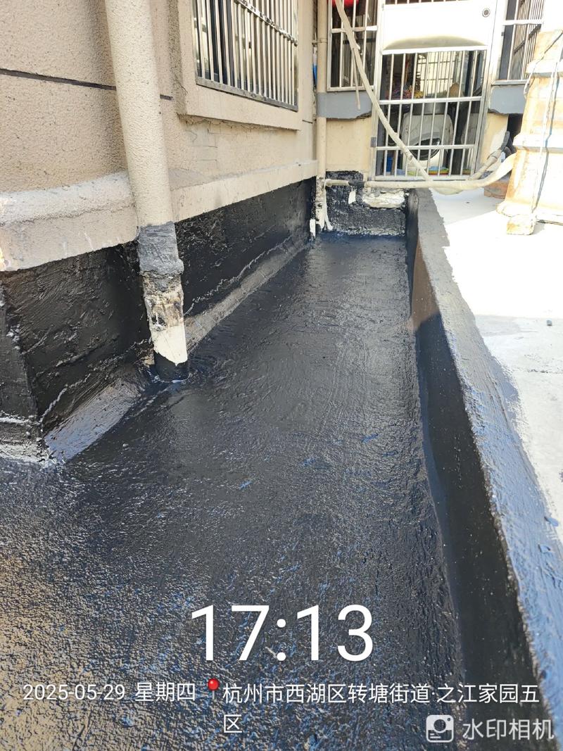 屋顶防水材料SBS卷材与聚氨酯涂料对比