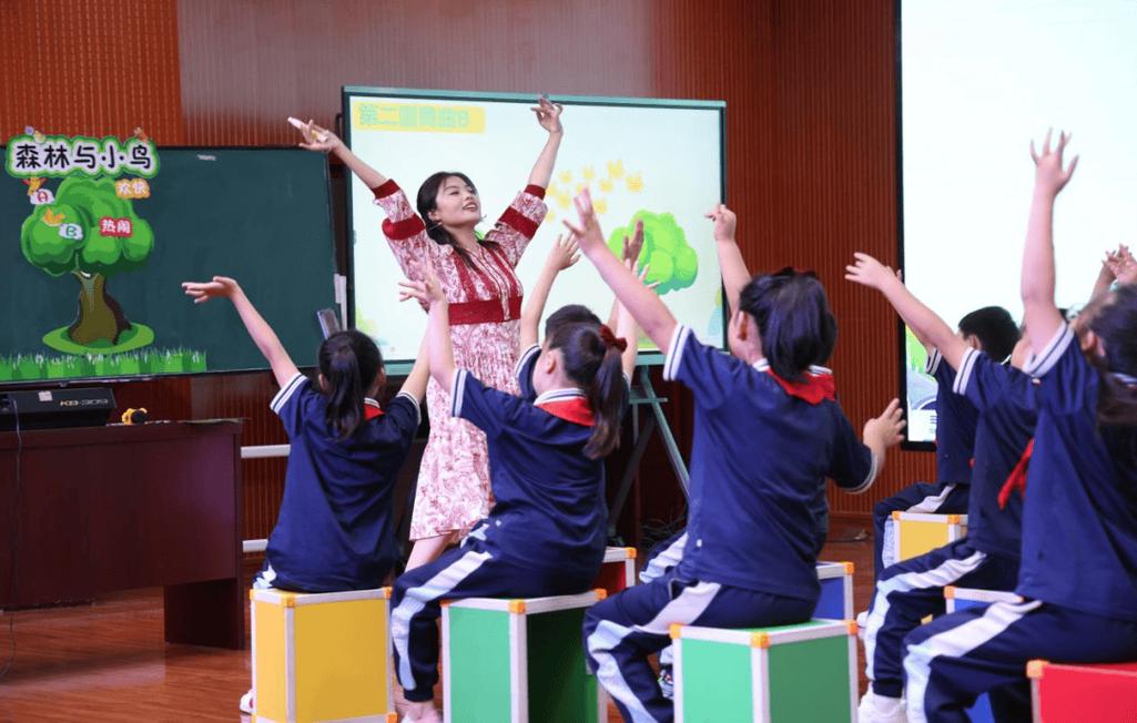 新课标中小学音乐4/4拍互动教学活动照