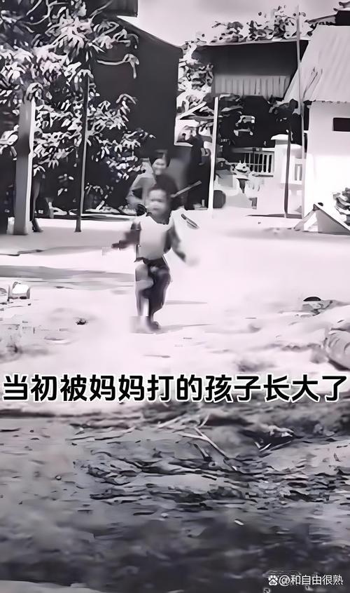 三岁宝宝打碎碗后躲着说谎实拍图