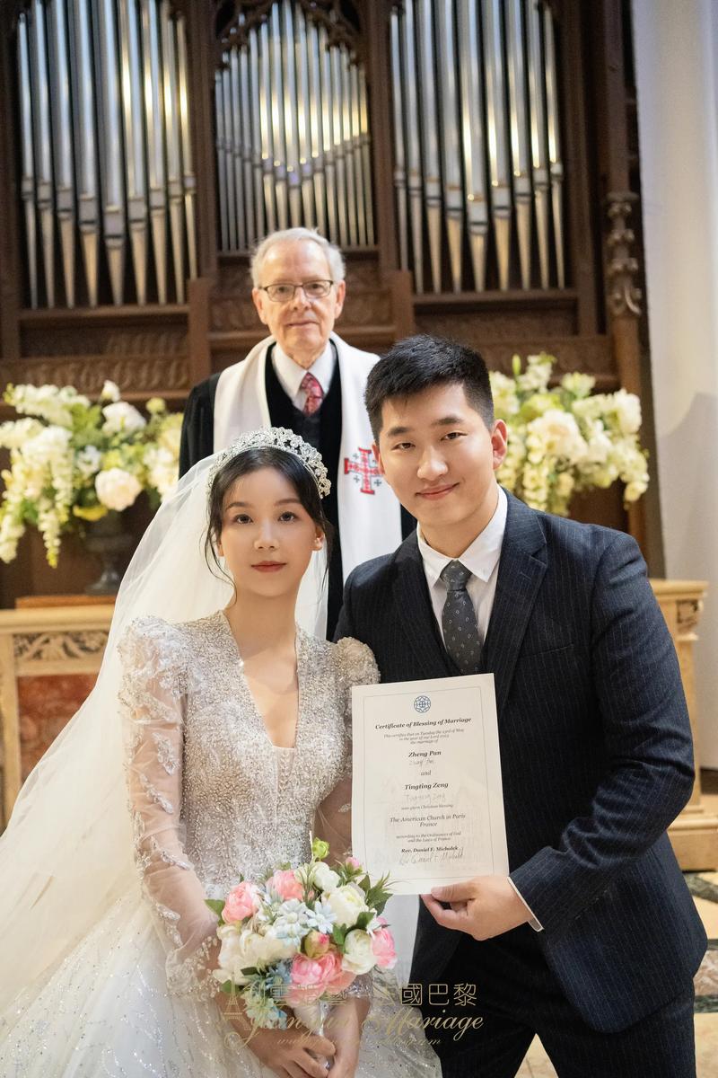教堂婚礼牧师主持宣誓近景