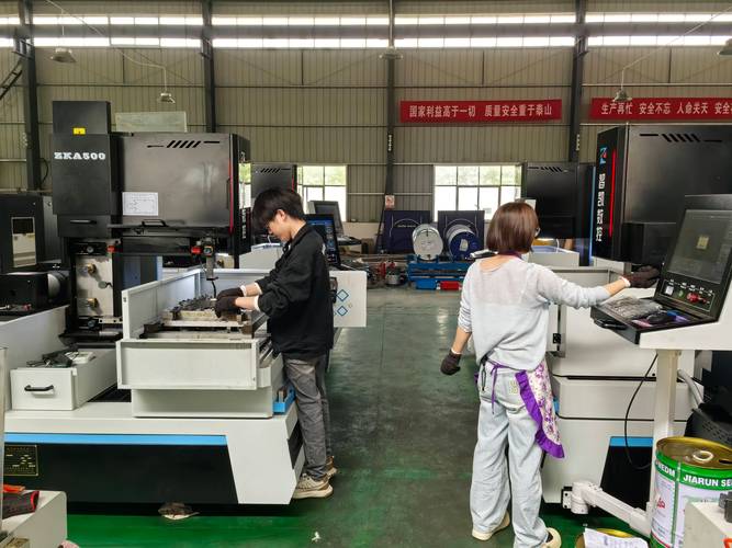 数控冲剪复合加工线客户现场试切场景