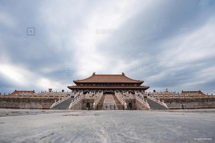 清晨空无一人的故宫太和殿广场