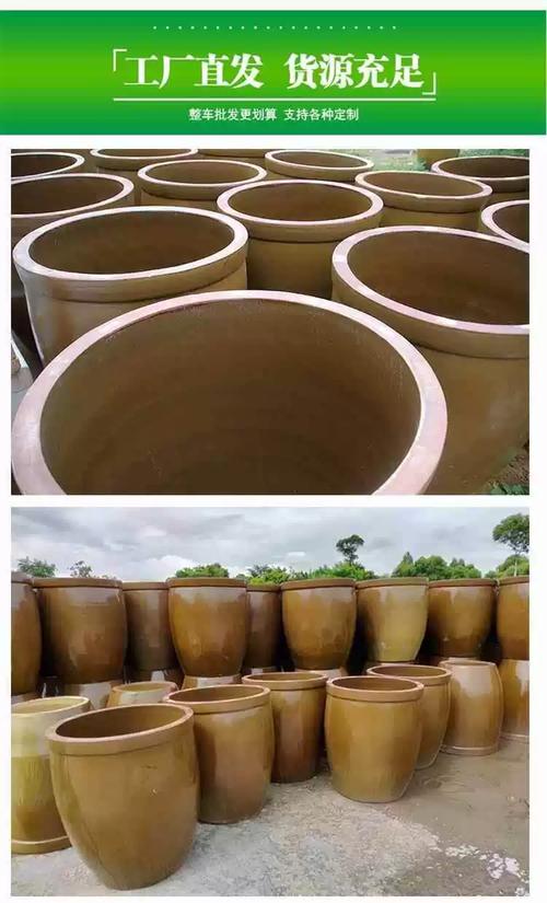 南靖土楼回廊腌酸菜陶缸
