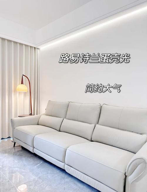 极简风格大白墙蛋壳光效果