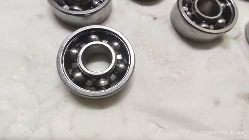 超声波清洗后未干燥生锈的精密轴承样品