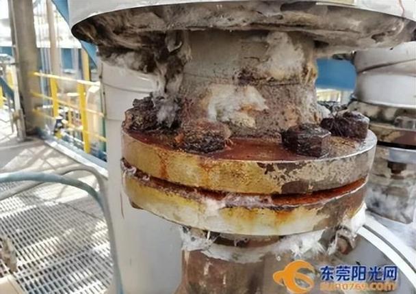 应力腐蚀开裂压力容器现场检测图