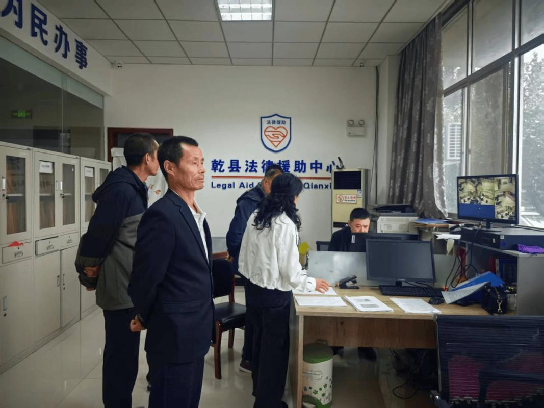 法律援助中心接待民众咨询实拍