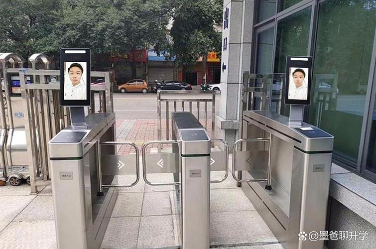 小区物业大堂强制采集人脸识别公告实拍图