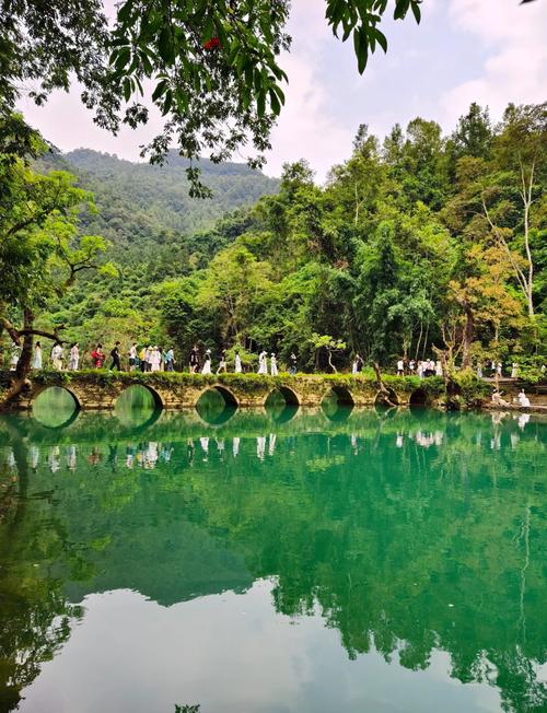中国贵州省荔波小七孔七孔古桥晨景