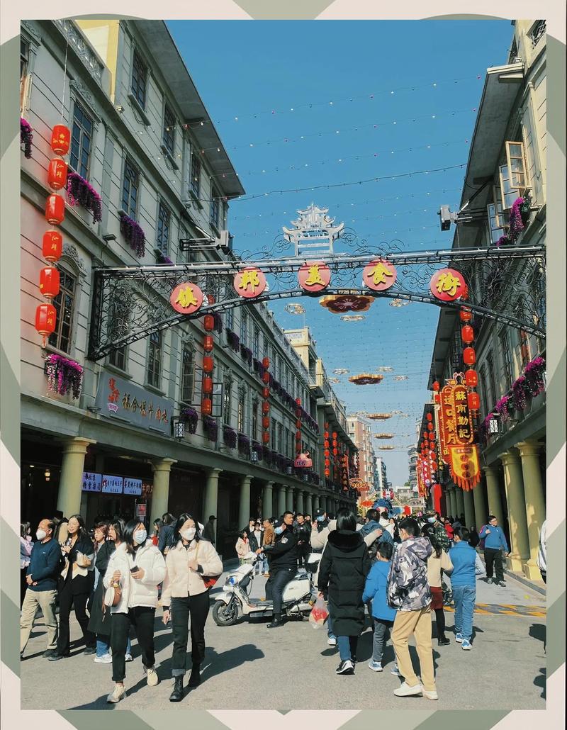 汕头镇邦路老骑楼下的蚝烙铸铁摊