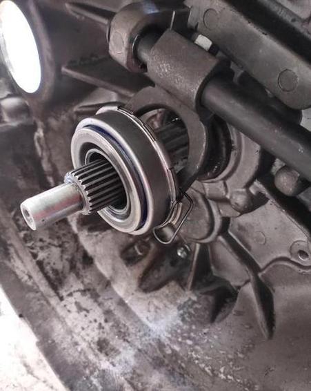 重型商用车离合器分离轴承间隙测量图