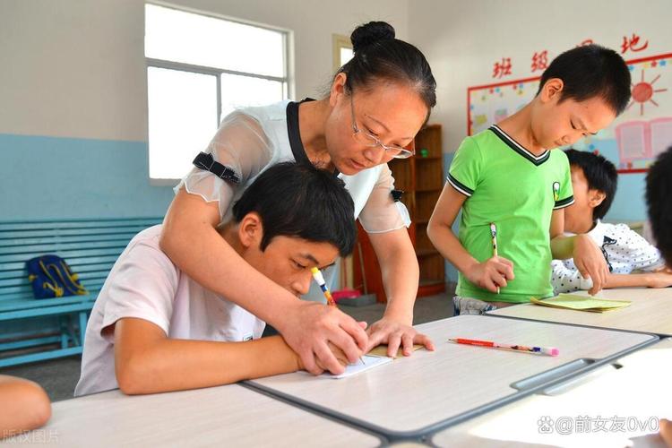 特教老师为随班就读学生单独辅导