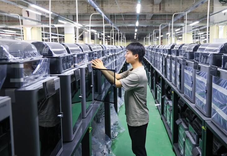 工厂车间工业打印机生产作业现场图