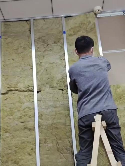 家装墙体保温棉施工场景图