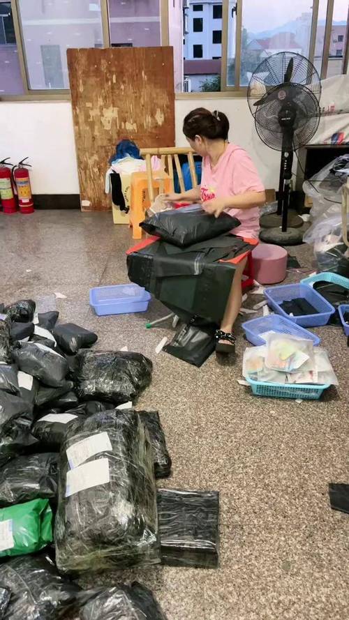 直播电商大促仓库发货错漏现场实拍