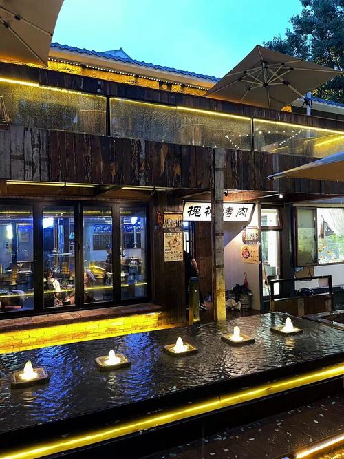 大连南山路老洋房民宿阳台槐树光影