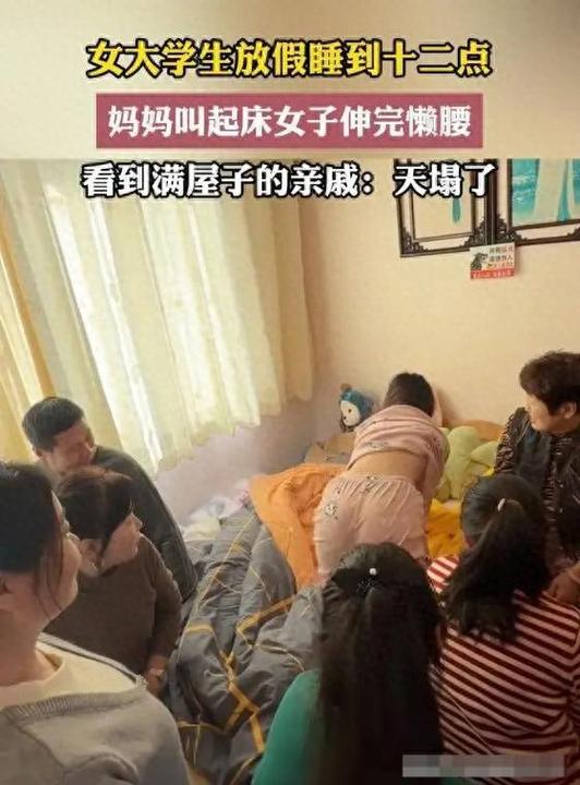 高一新生在宿舍与母亲通话表情矛盾