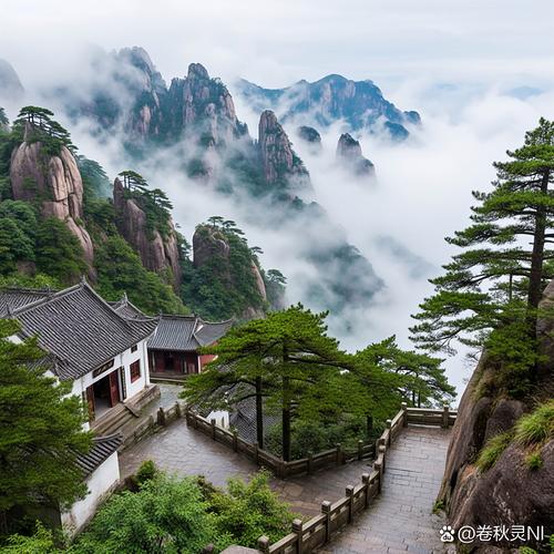 安徽九华山清晨雾中石板登山道