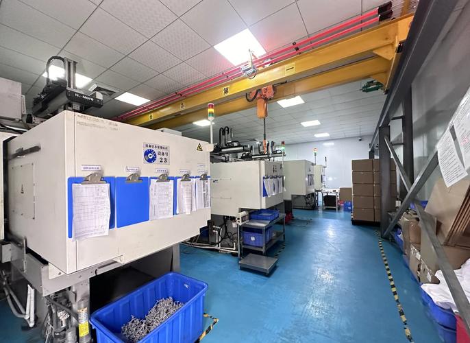 宁波精密注塑模具工厂无尘车间内的试模现场