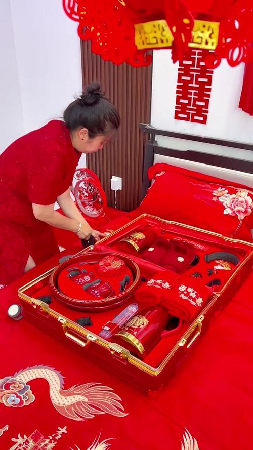 婚礼女方陪嫁嫁妆整理场景