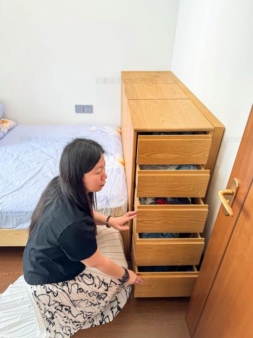 卧室床头收纳筐懒人杂物放置图