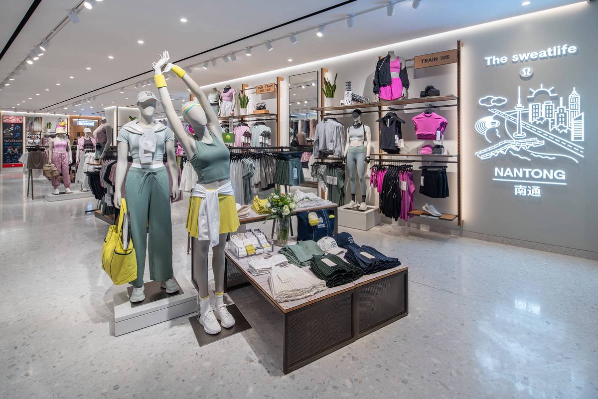 lululemon瑜伽社区活动门店陈列