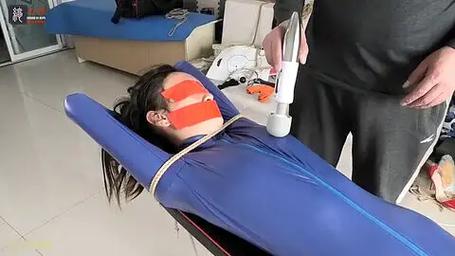 想避开过头动作，根本不用把自己绑成木乃伊