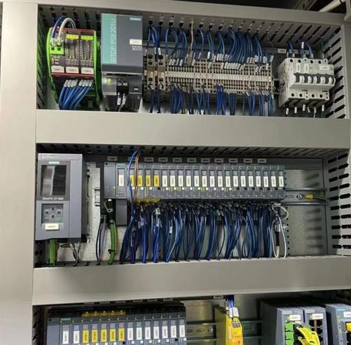 拆解可编程逻辑控制器（PLC）：为什么它至今仍是工业自动化的心脏