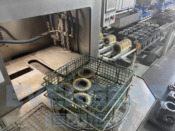 机加工车间零件工业清洗现场图