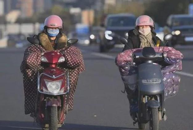 冬季电动车停放保暖车衣实际使用效果对比