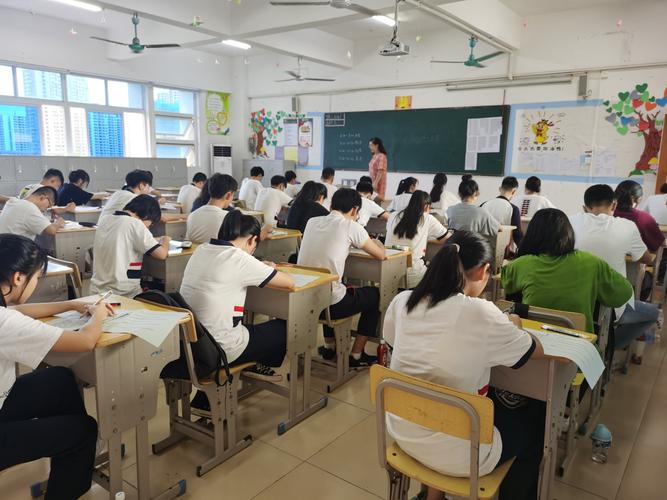 小学教室质量监测考试场景