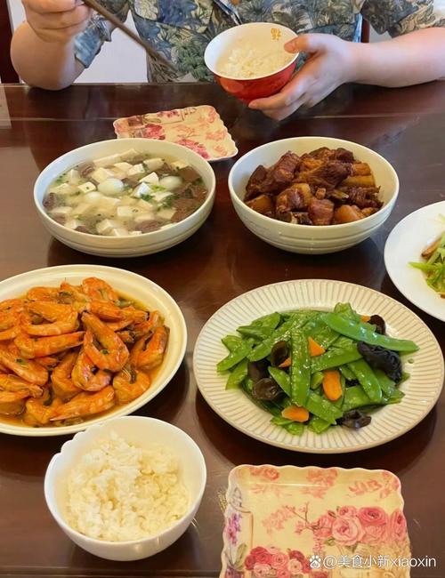 普通母婴家庭日常做饭餐桌烟火场景