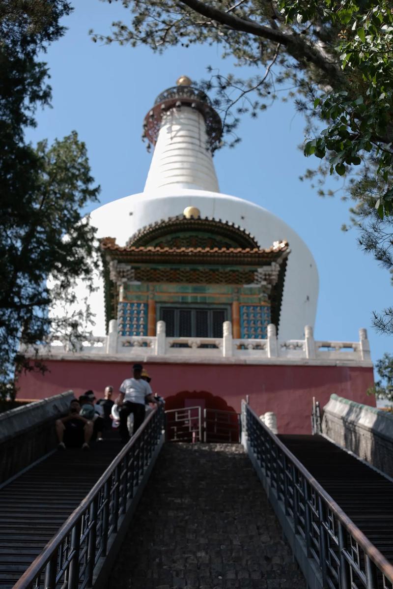 白塔：琼华岛上，与先贤对话