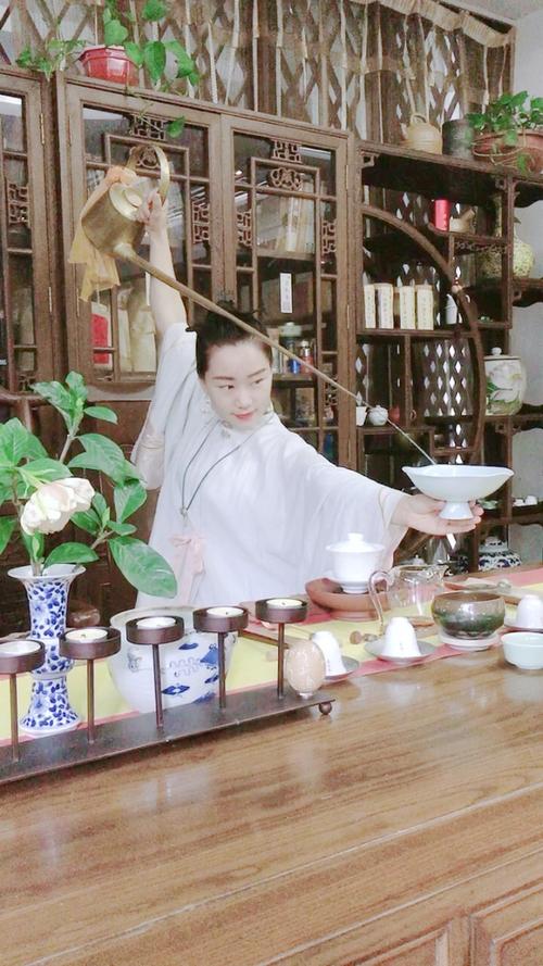 长嘴壶倒出来的闲