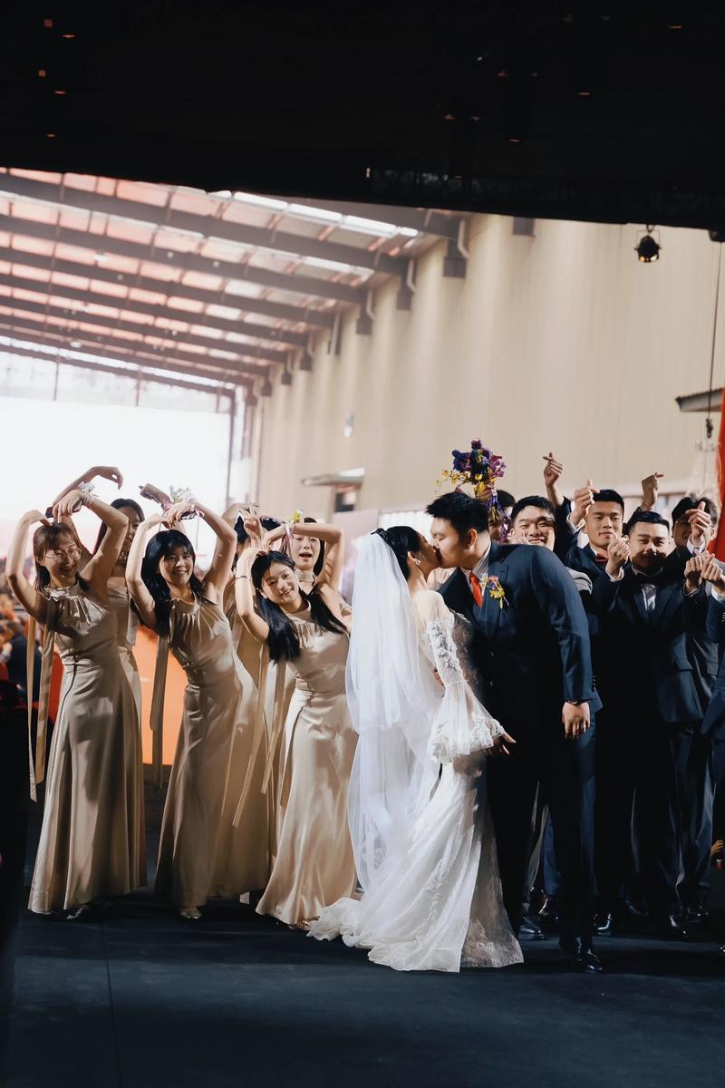 婚礼幕后团队协作摄影师摄像师默契配合抢拍瞬间