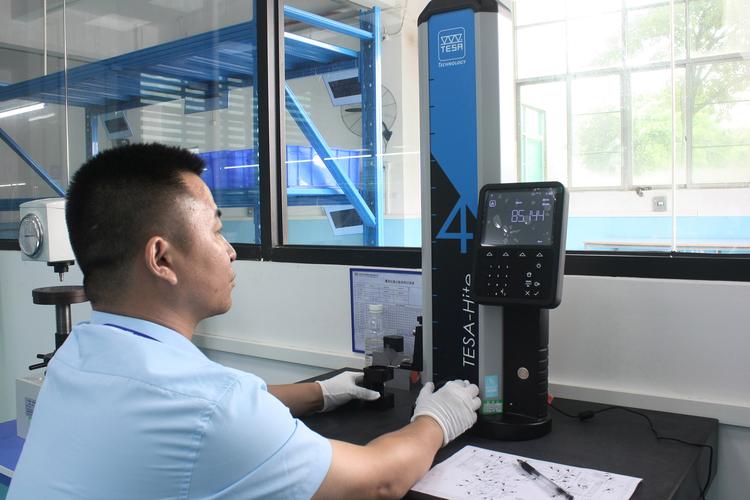 光栅尺精度恒温标定车间实拍