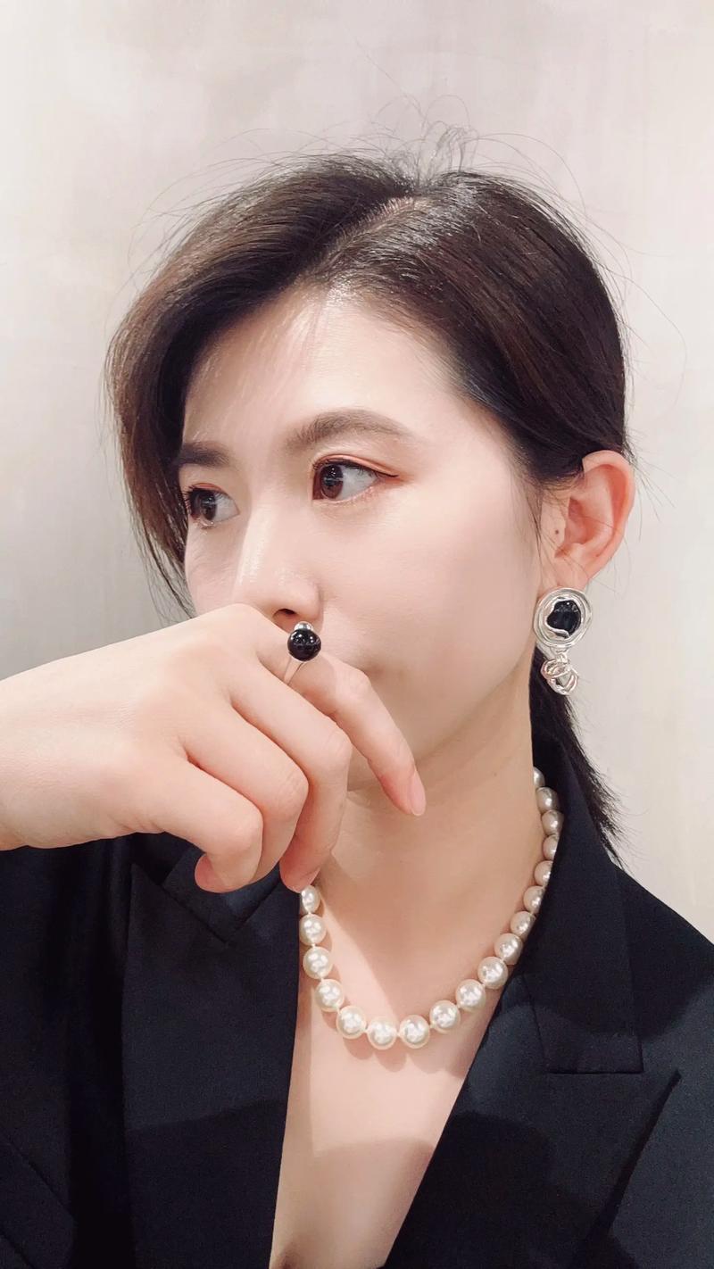 职场女性极简首饰搭配