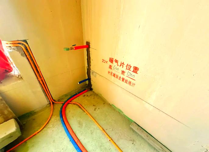 装修中暖气片管道暗装开槽施工图