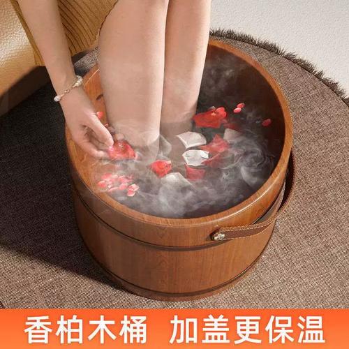 家用木盆温水泡脚水温测量图